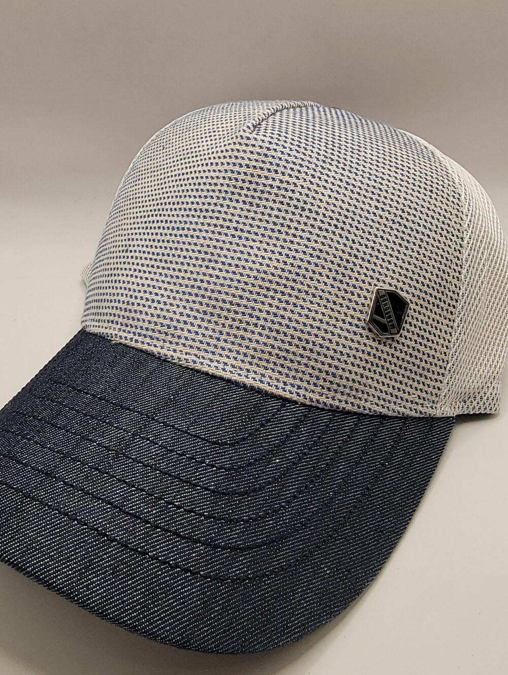 Men's Two-Tone Mesh Baseball Cap - Navy and White